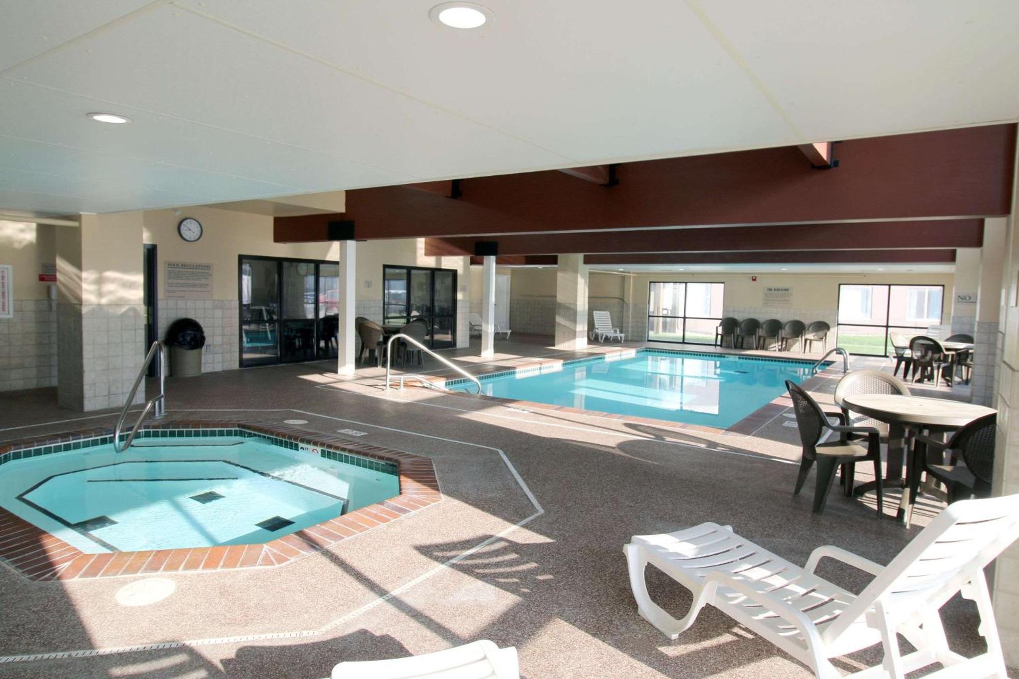 Country Inn & Suites By Radisson, Council Bluffs, Ia Bagian luar foto